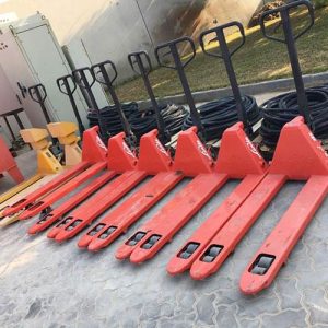 Cho thuê xe nâng tay tại TPHCM và khu vực lân cận